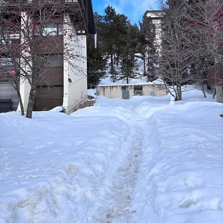 Au Pied Des Pistes-acces, Direct Ski, Pyrenees, 2000 Bolquere Pyrenees 2000